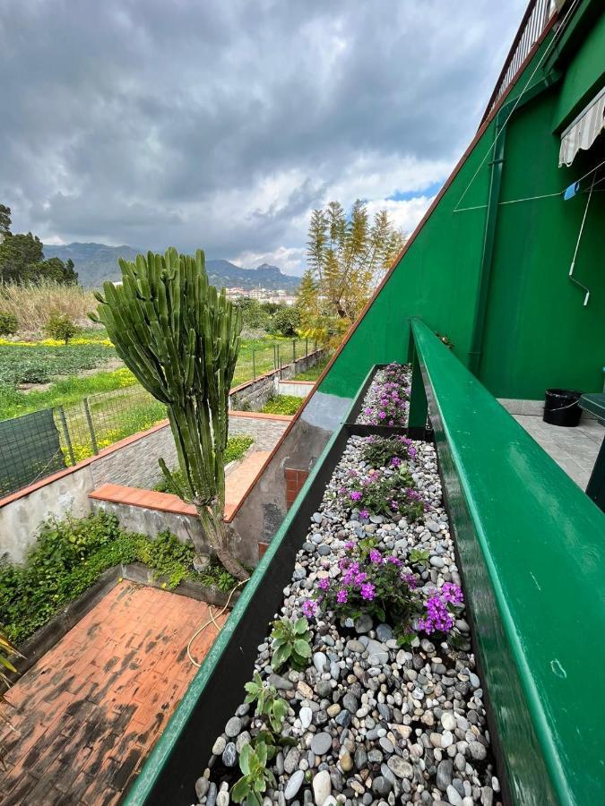 Casa Dei Fiori Con La Vista A Taormina *